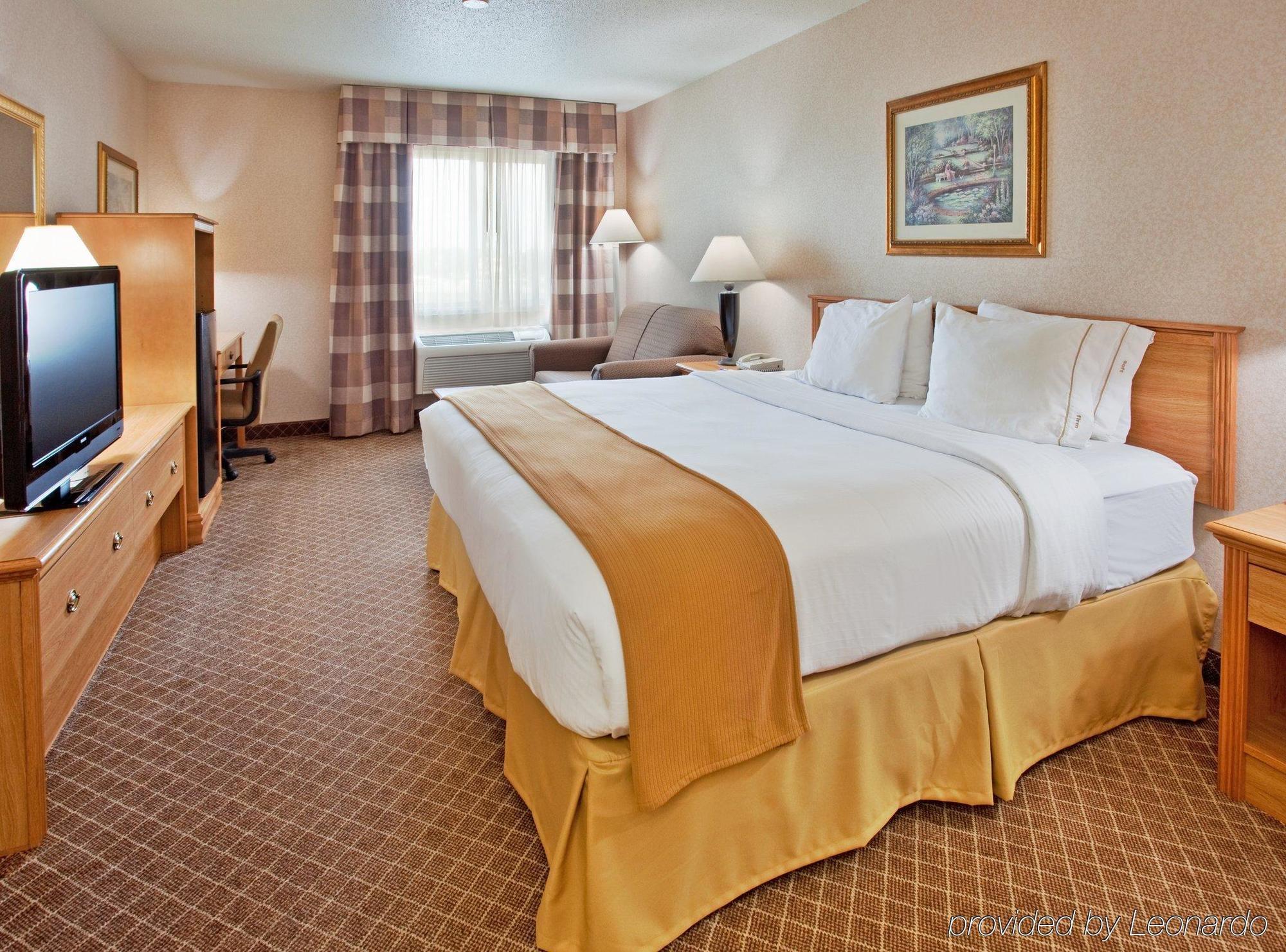 Holiday Inn Express Hotel & Suites Beatrice, An Ihg Hotel Rum bild