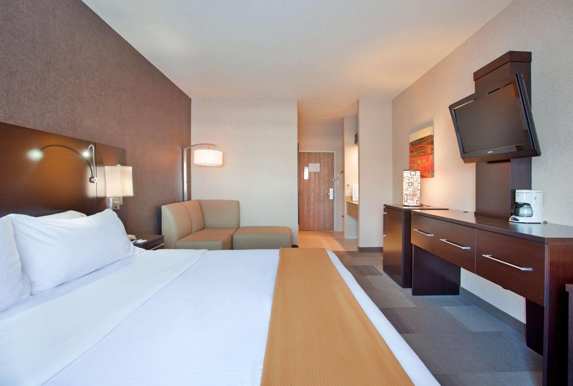 Holiday Inn Express Hotel & Suites Beatrice, An Ihg Hotel Exteriör bild