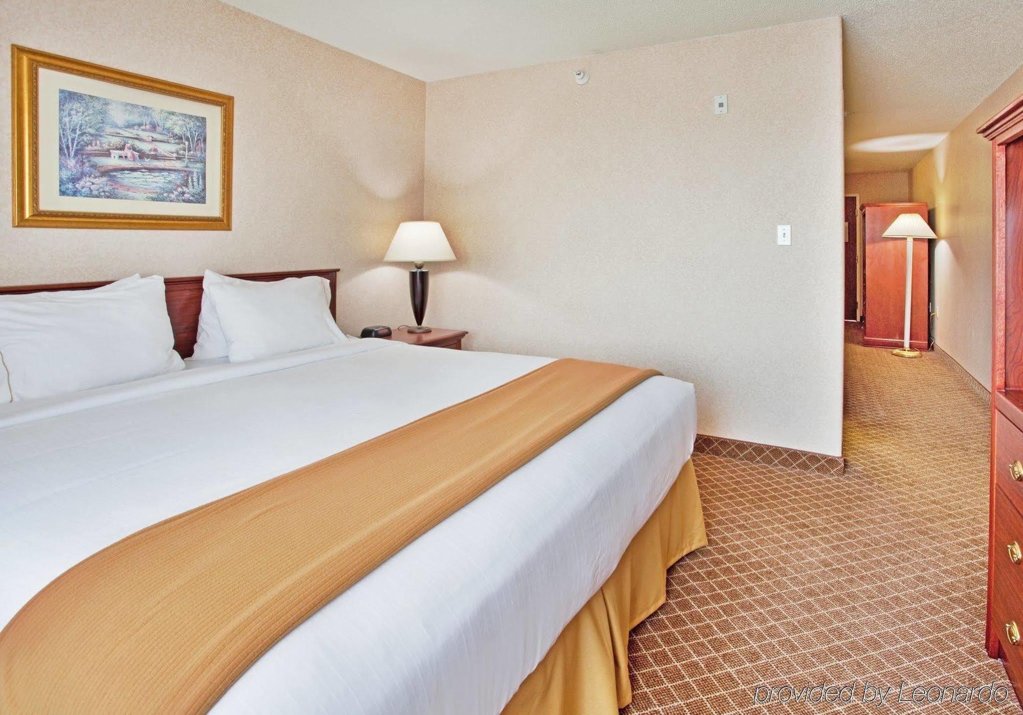 Holiday Inn Express Hotel & Suites Beatrice, An Ihg Hotel Exteriör bild